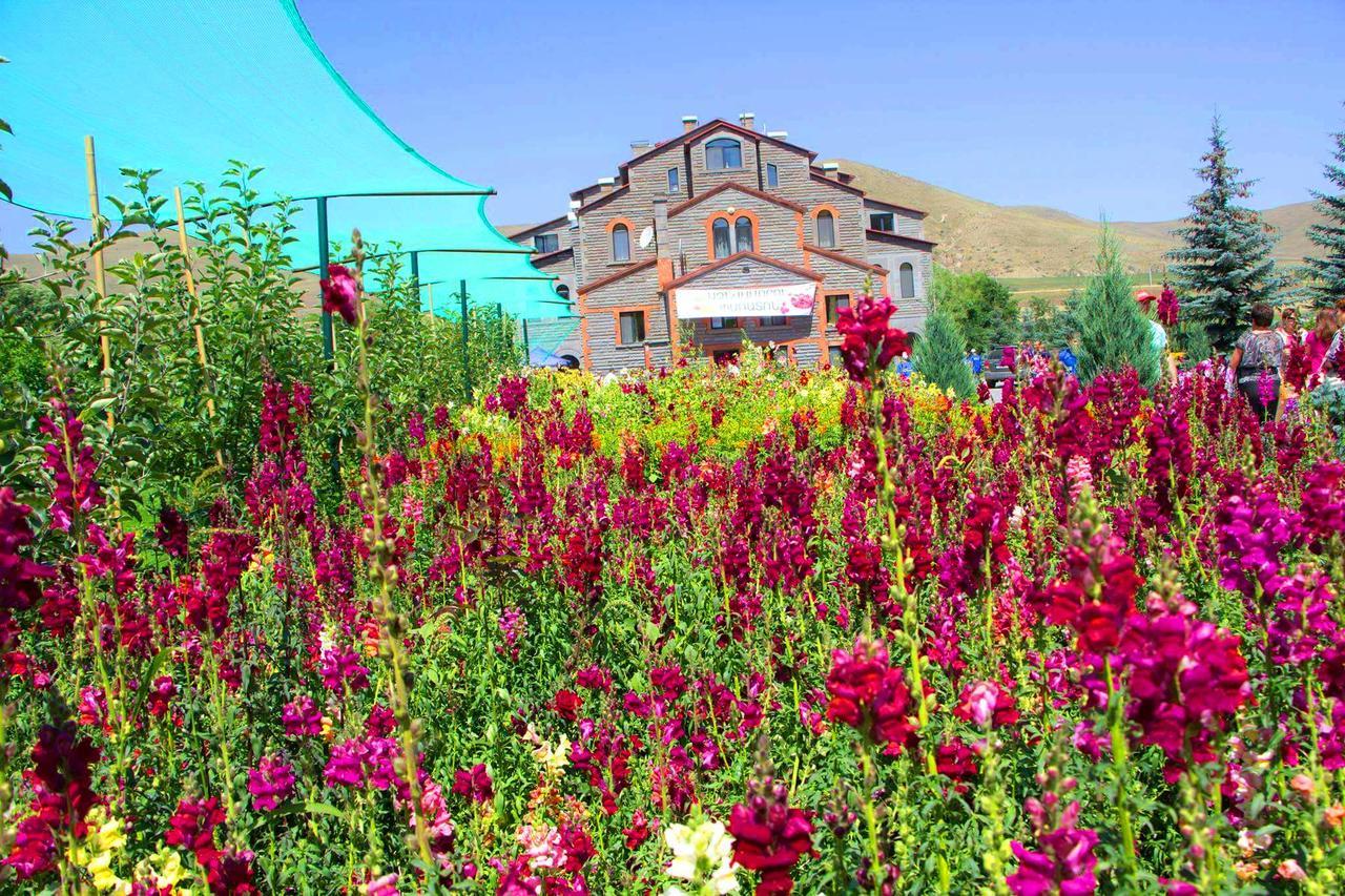 Resort Mja Ashotavan Buitenkant foto